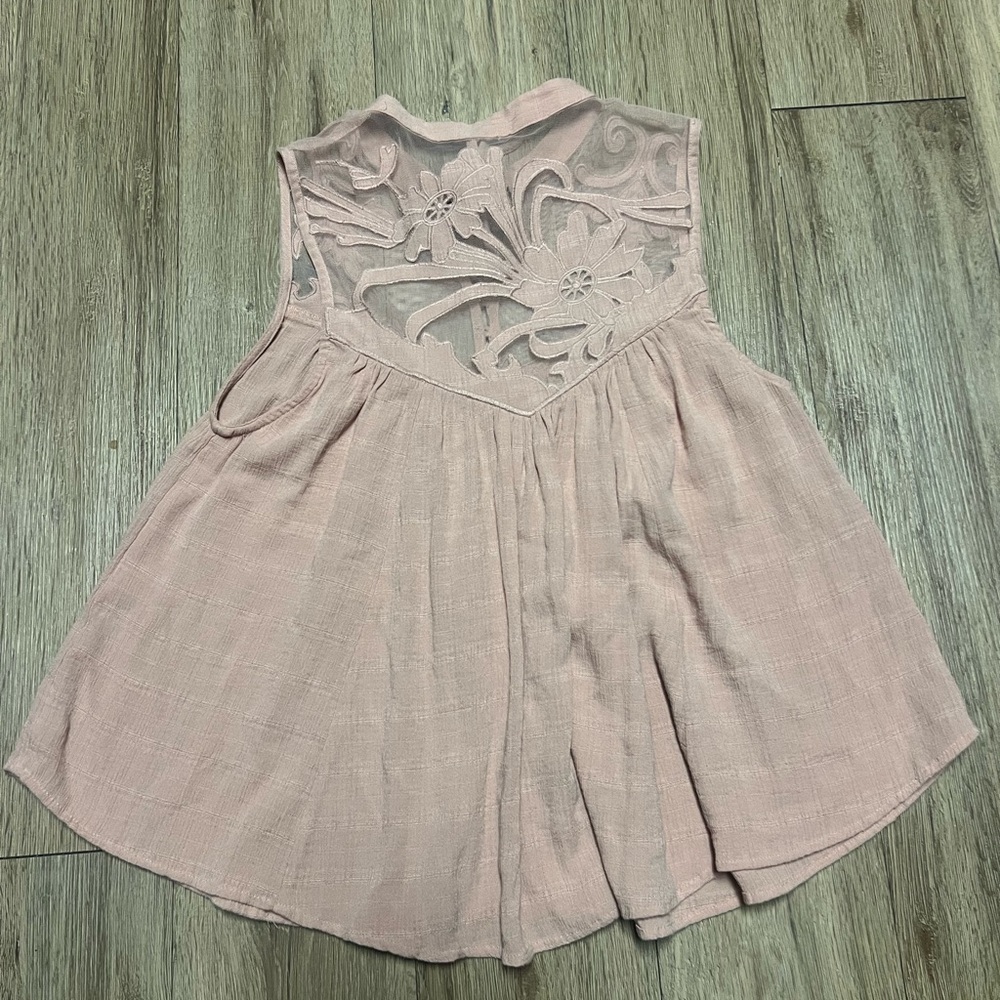 Sleeveless beige Top with Floral Lace Back